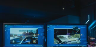 Symulator jazdy VR z dwoma ekranami i goglami wirtualnej rzeczywistości
